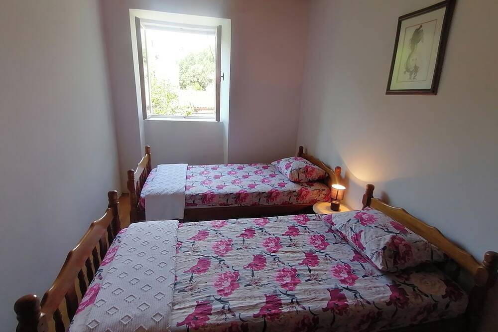 Seaside vintage house. Airy, specific, with a large garden. Pet friendly. in Opština Budva