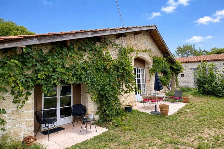 Chambre d’hôte pour 2 personnes, avec piscine et terrasse ainsi que jacuzzi et jardin dans le Lot-et-Garonne