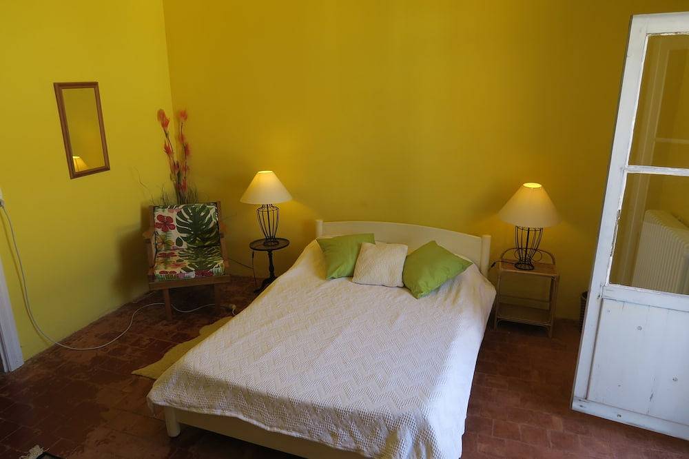Gracious groot huis in het historische Languedoc dorp in Cruzy, Béziers en omgeving