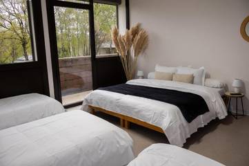 Hôtel pour 2 personnes, avec vue ainsi que vue sur le lac et jardin, animaux acceptés à Saint-Amans-des-Cots