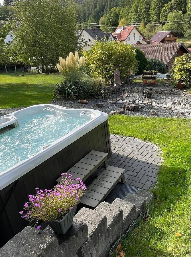 Ferienwohnung für 3 Personen, mit Whirlpool und Terrasse sowie Garten und Sauna in Wimbach
