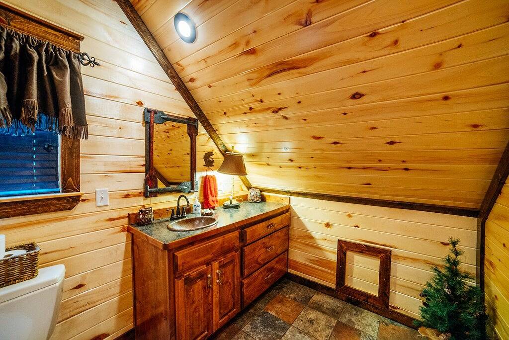 Log Cabin for 14 Guests in Broken Bow Lake, McCurtain County