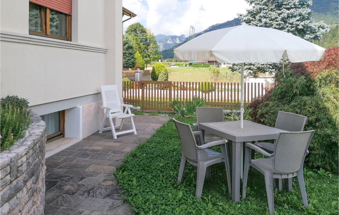 Geheel vakantieappartement, Prachtig appartement van 100 m²: Uitzicht op stad & rivier, parkeerplaats, keuken & internet in Sovramonte, Cimonega Groep