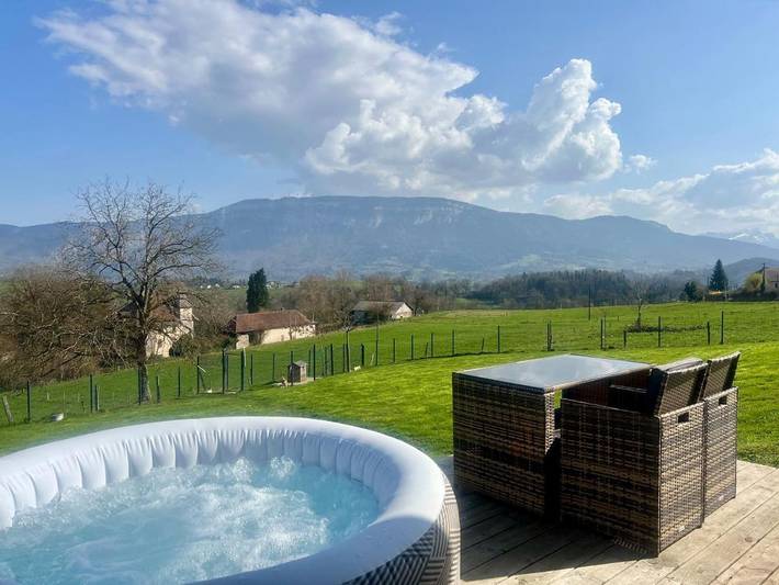 Location de vacances pour 2 personnes, avec Jacuzzi et Terrasse ainsi que Jardin et Sauna à Dullin