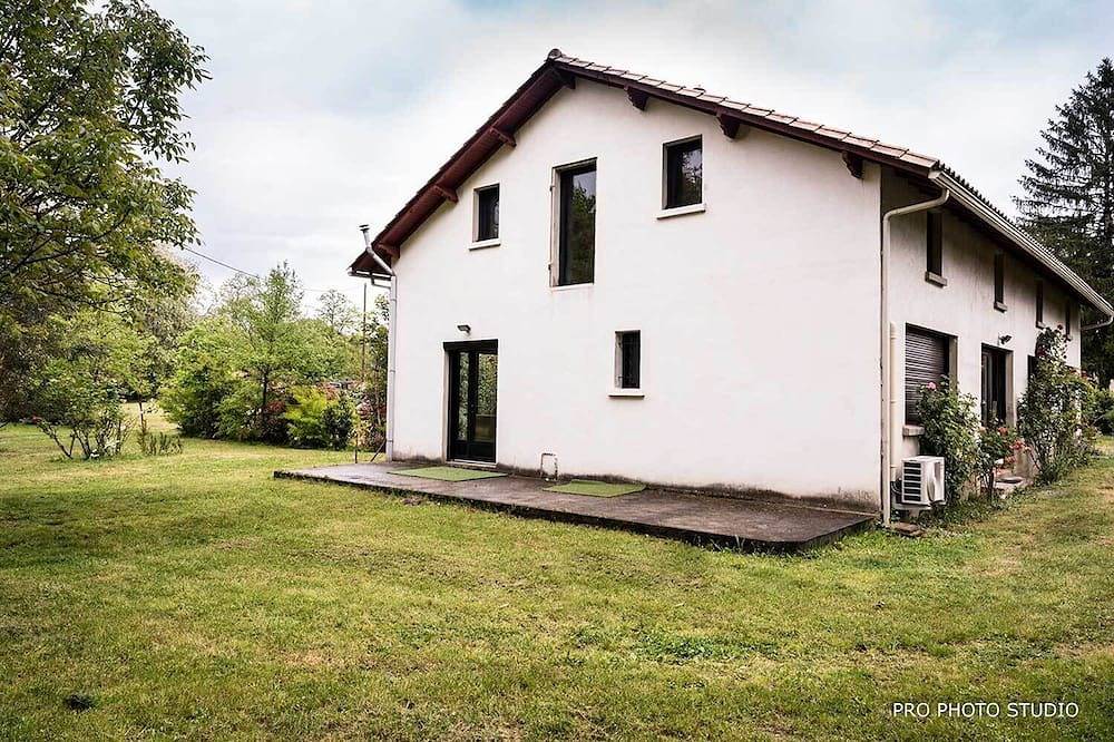 Maison tranquille 3 chambres au bord de la Dordogne in Saint-Germain-et-Mons, Périgord Pourpre