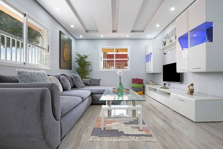 Apartamento entero, Casa de vacaciones "7 Dioses" cerca del mar con Wi-Fi in Puerto del Rosario, Fuerteventura