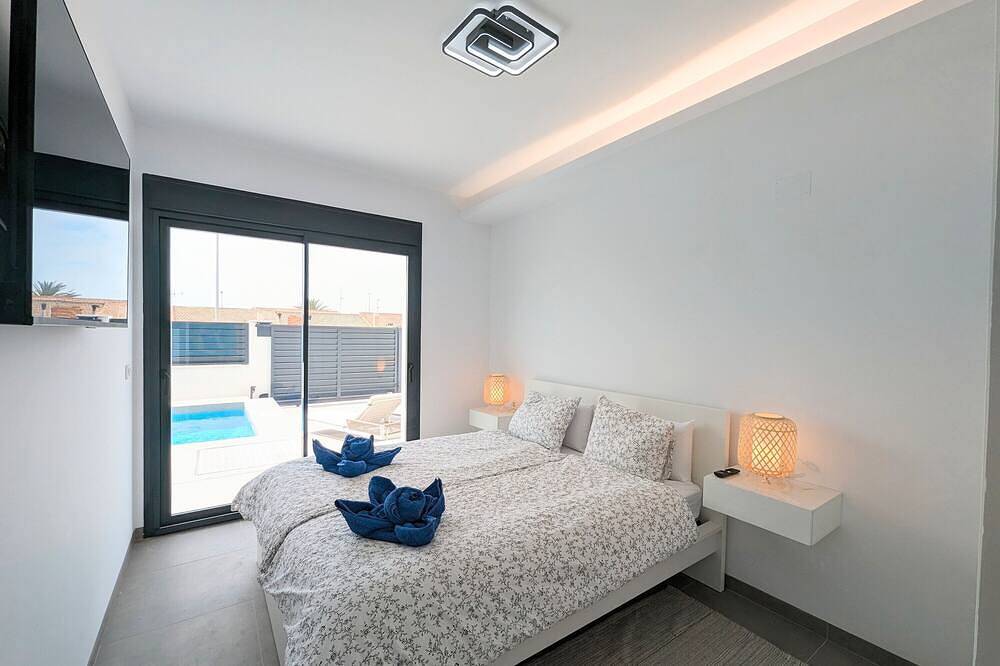 Villa exclusiva con jacuzzi, piscina privada, Wi-Fi y aire acondicionado in Los Montesinos, Costa Blanca