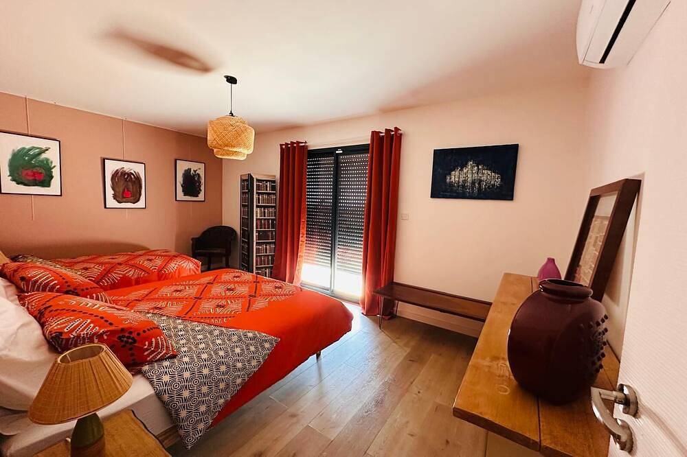 Provencal escape at the foot of the Ventoux: luxury bedding, magical sunsets in Crillon-le-Brave, Parc naturel régional du Mont-Ventoux