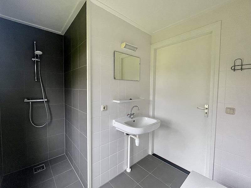 Vakantiefriesland — Holiday home Bant surrounded by water and forest in Bant, IJsselmeer