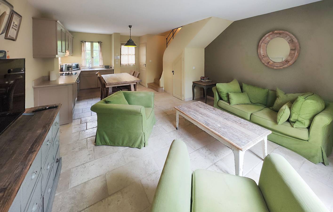 Appartement moderne avec terrasse, parking, climatisation - 2km de la rivière, 2.5km de Tournissan in Saint-Laurent-de-la-Cabrerisse, Région de Narbonne