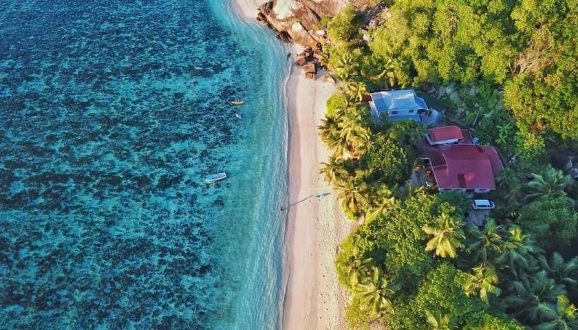 Gîte pour 2 personnes, avec jardin dans Takamaka - 2