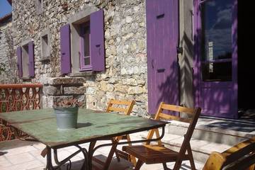 Location de vacances pour 5 personnes, avec terrasse et piscine à Beaulieu (Largentière)