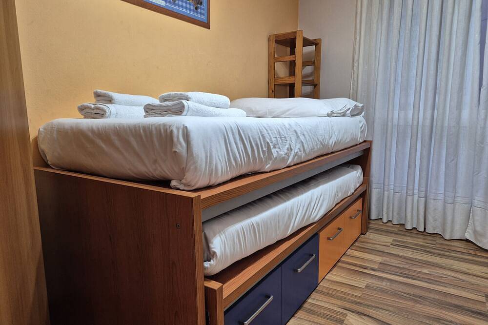 Entire apartment, 25A06 Centrico Playa 4 dormitorios Luanco in Luanco, Gozón