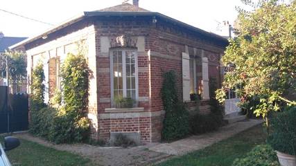 Gîte pour 5 personnes, avec jardin dans Démuin