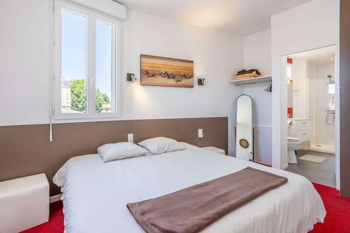 Large Room 'N°01' with Wi-Fi in Chantonnay, La Roche-sur-Yon region