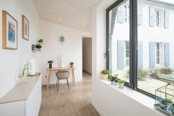 Gîte pour 8 personnes, avec piscine dans Plage De L Arnerault La Flotte - 4