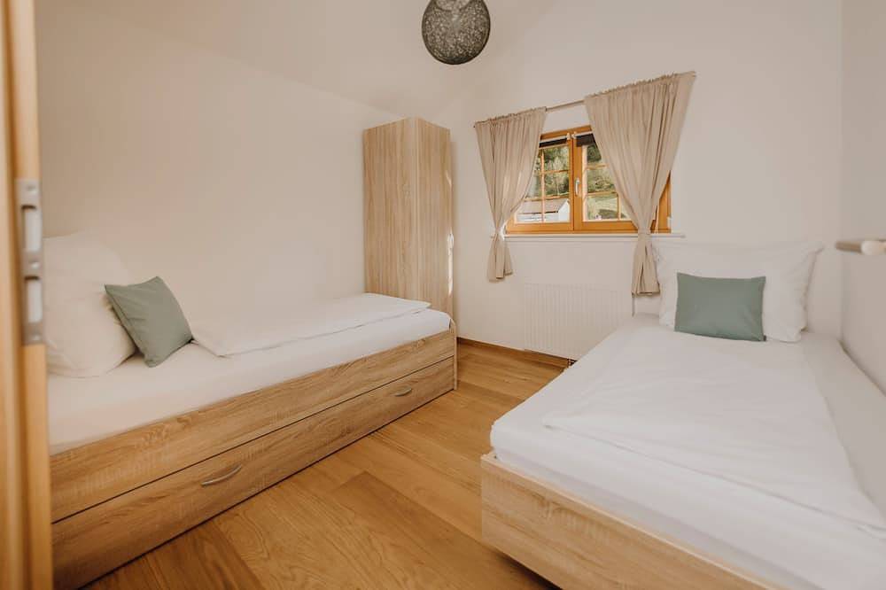 Blockhütte, 60 qm, 2 Schlafzimmer, Holzterrasse mit Garten, max. 4 Personen in Mitteltal, Baiersbronn