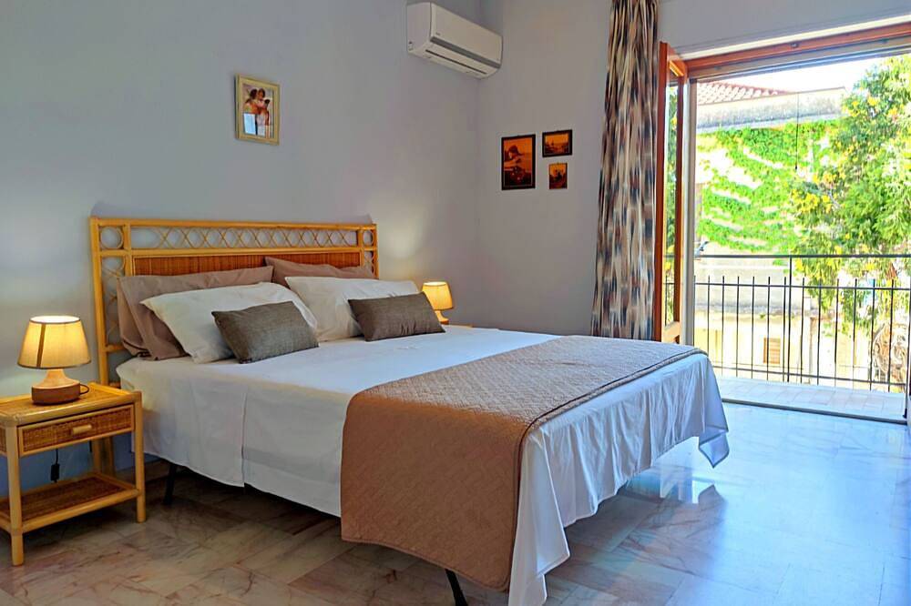 Jana Holidays in Acireale, Catania Province