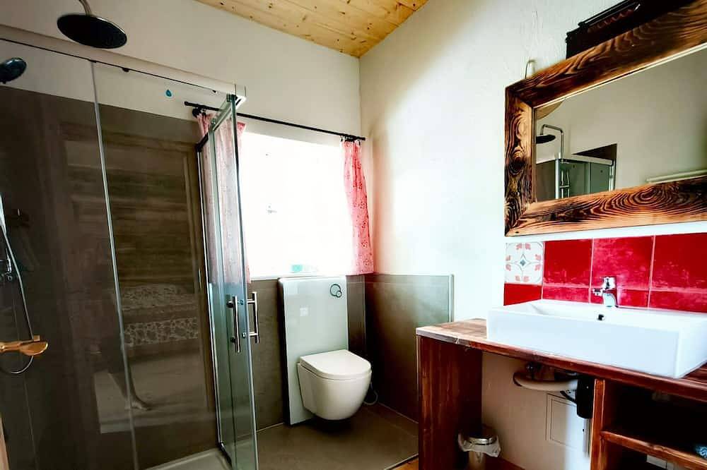 Ganze Wohnung, Ferienwohnung Nusseckerl, 42 qm Obergeschoss, kombinierter Wohn- und Schlafraum in Halfing, Landkreis Rosenheim