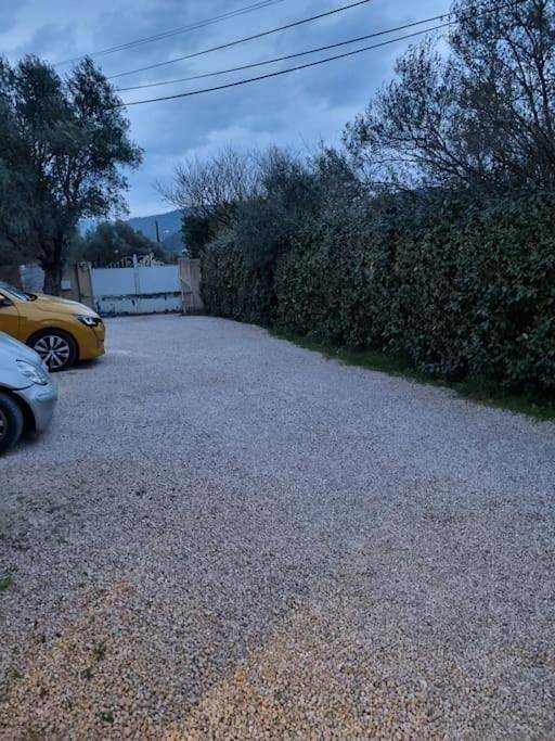 Gîte pour 5 personnes, avec terrasse, animaux acceptés à Solliès-Ville