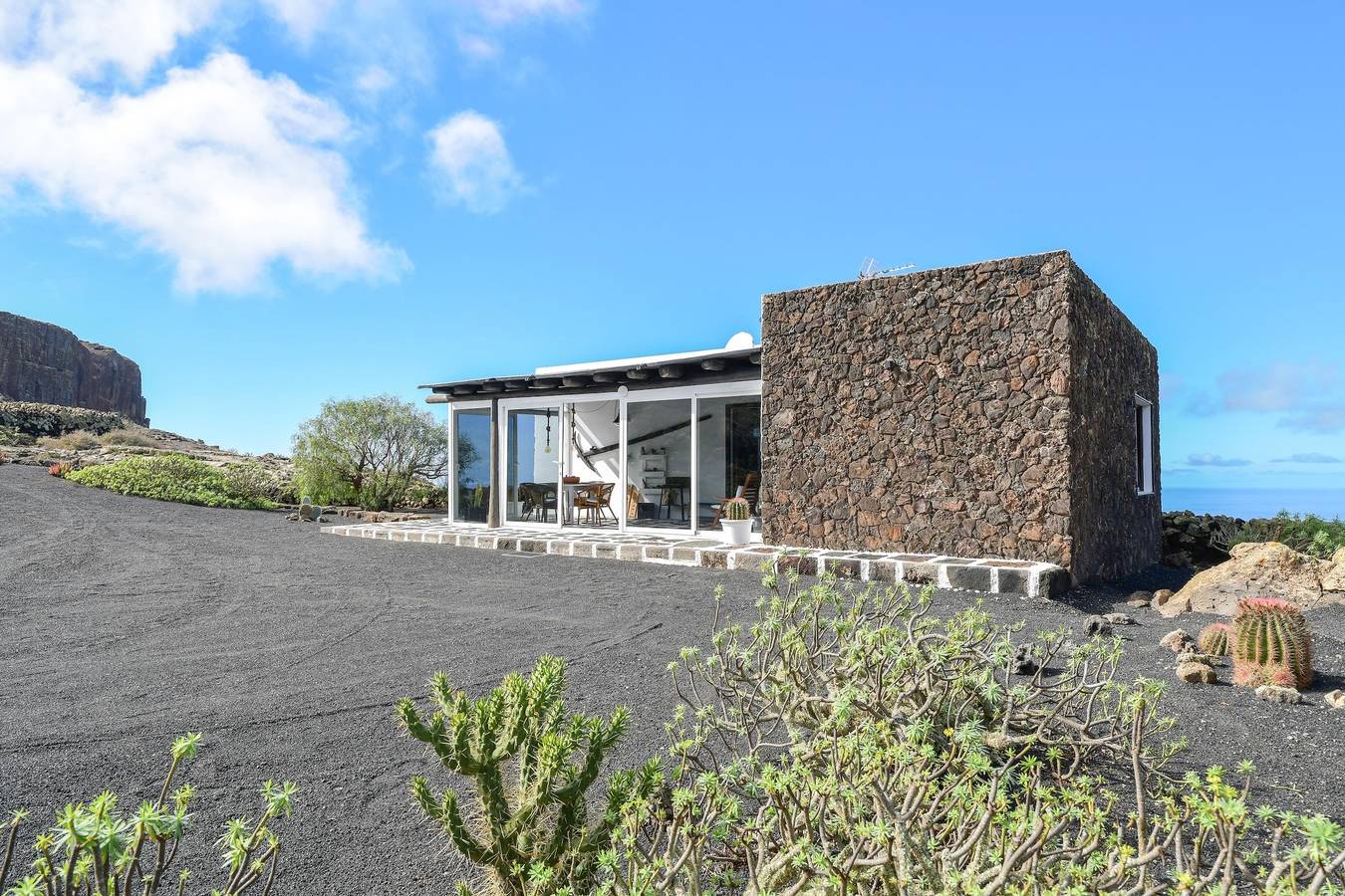 Vacation Home “Casa Vereda del Risco” with Sea View, Mountain View & Garden in Haría, Parque Natural Archipiélago Chinijo