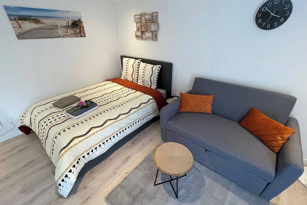 Entire apartment, Garden, studio near Paris Roissy Cdg Airport, Disneyland, Asterix, Exposition in Villepinte, Seine-Saint-Denis