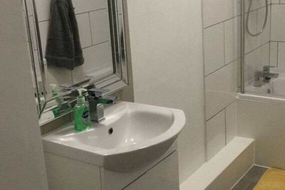 Maison-Confort-Salle de bain privée-Vue sur Rue in Wigan, Grand Manchester