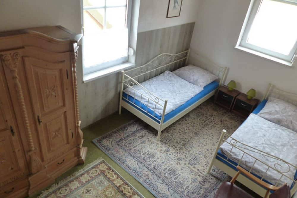 Geheel appartement, Um minuto a pé da zona pedonal, o quarto tem vista para o jardim in Nördlingen, Zwaben (Bayern)