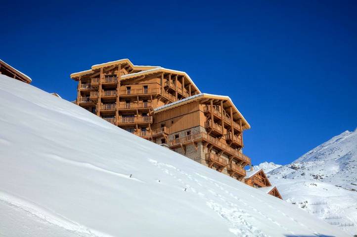 Appart’hôtel pour 4 personnes, avec sauna et terrasse ainsi que piscine et vue, animaux acceptés