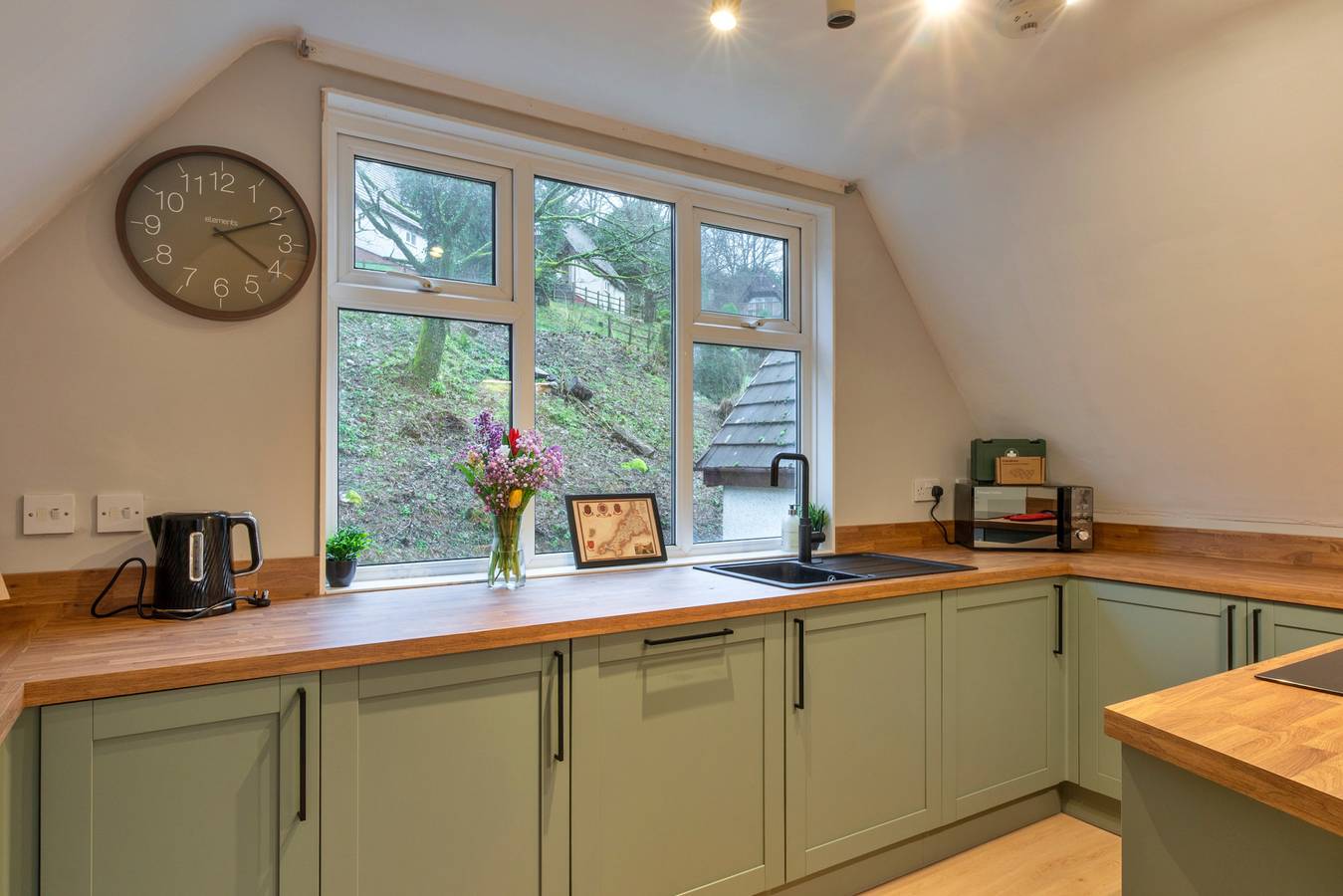 Toblerone Lodge in Tamar Valley Donkey Park