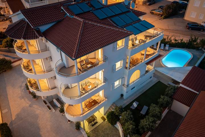 Ferienwohnung für 3 Personen, mit Pool und Terrasse in Vodice