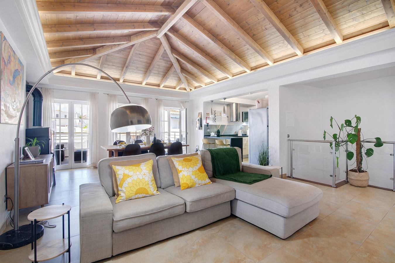 Appartement entier, Maison de vacances 'Flor De Sol House' avec terrasse privée et Wi-Fi in Tavira, Tavira (Santiago)