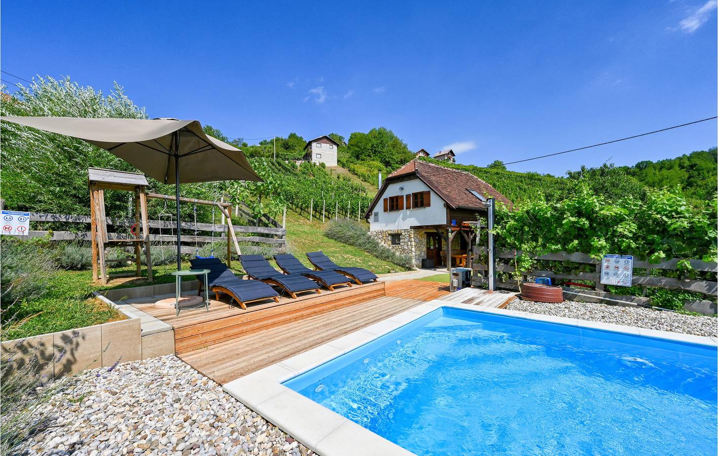 Charmant vakantiehuisje met 1 slaapkamer, zwembad en terras, inclusief wifi en parkeergelegenheid in Krapina-Zagorje