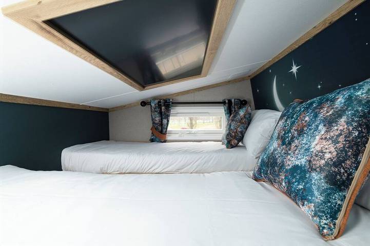 Azure Horizons Glamping - The Brook Pod in Northampton, Northamptonshire