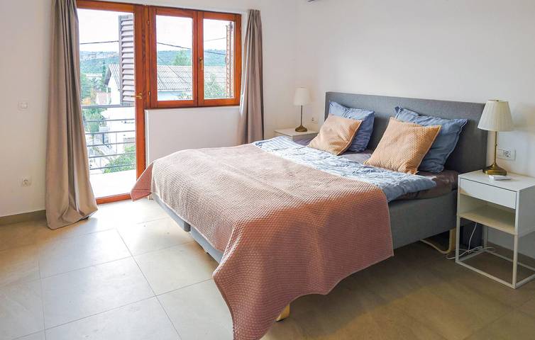 Ganze Ferienwohnung, Gemütlich, 1 km von der Küste entfernt: 70 m² große Wohnung mit Terrasse und Parkplatz in Donji Karin, Zadar