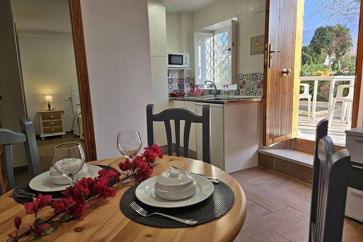 Chalet para 2 personas, con balcón además de piscina y jardín, Se admiten mascotas - 1