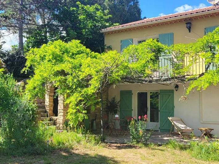 Gîte pour 2 personnes, avec jardin ainsi que sauna et piscine à Gabian