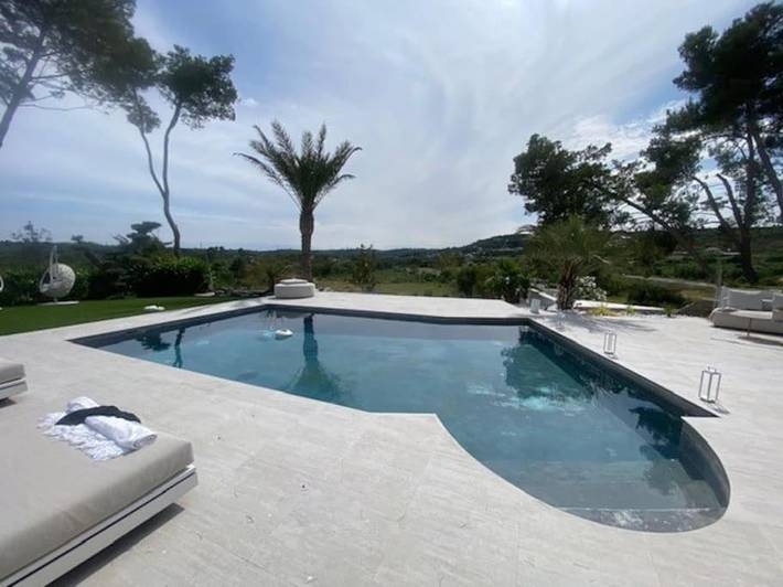 Location de vacances pour 7 personnes, avec jacuzzi ainsi que jardin et piscine à Grabels - 4