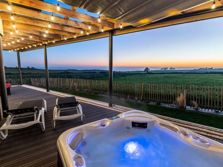 Chalet para 7 personas, con jardín y jacuzzi - 1