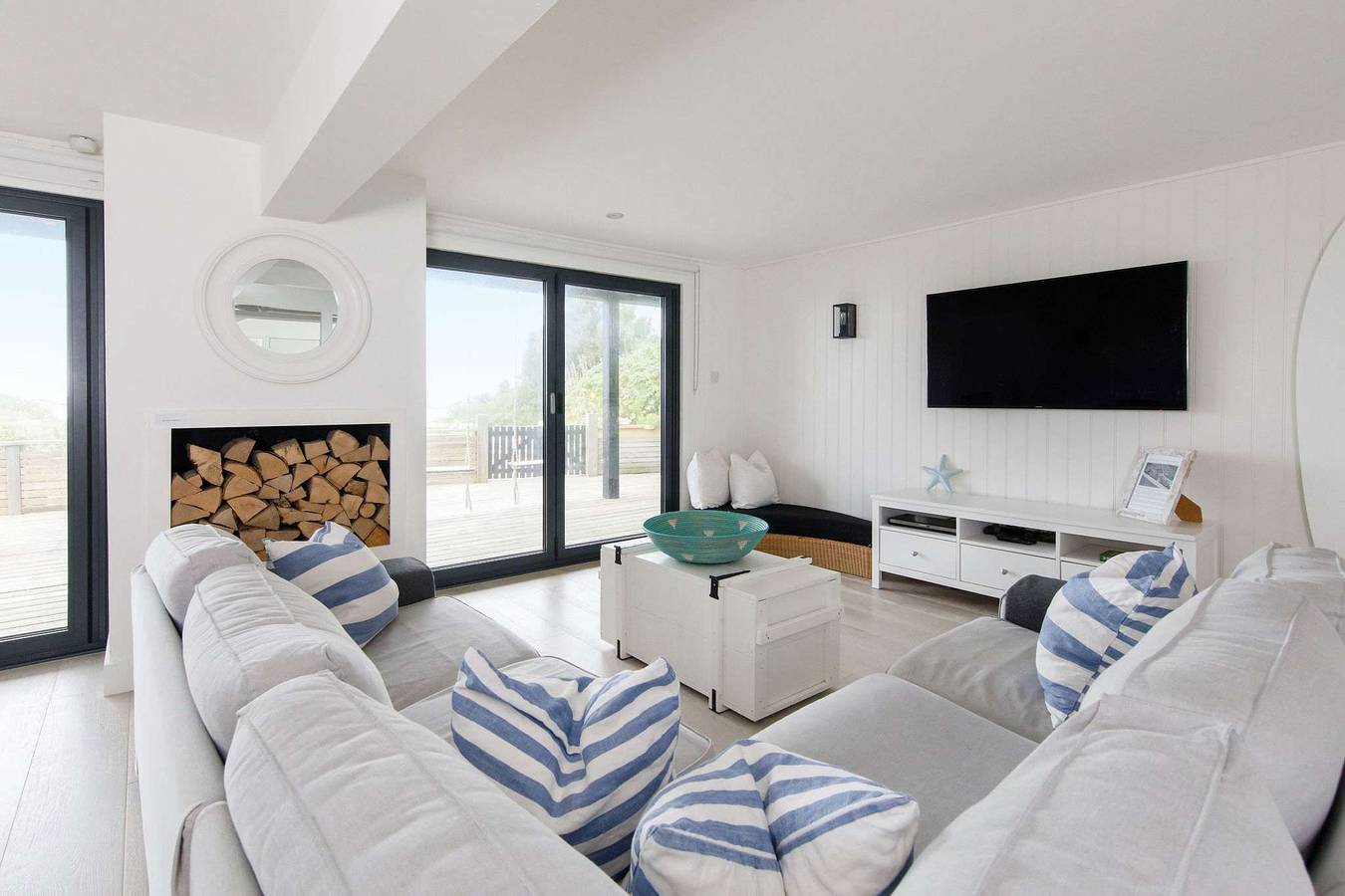 Luxury Seaside Retreat with Indoor Pool & Sauna in West Sussex