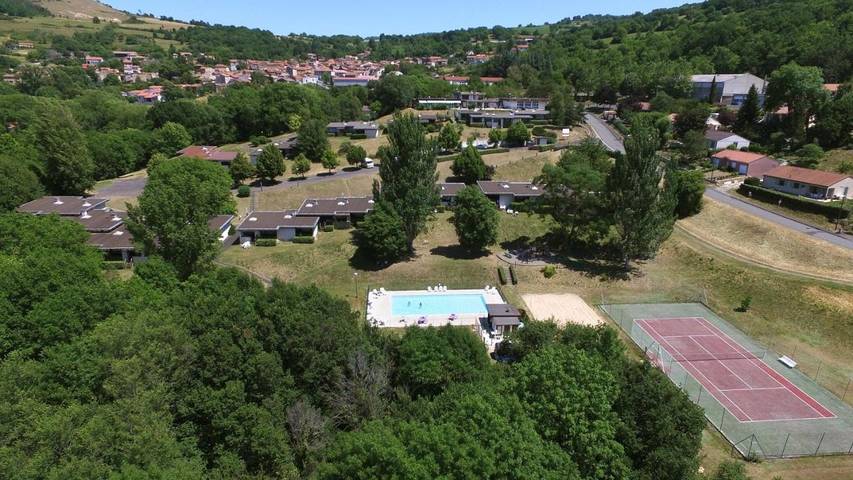 Parc de vacances pour 4 personnes, avec Terrasse ainsi que Bassin pour enfant et Piscine à Parent