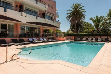 Cottage pour 3 personnes, avec vue ainsi que jardin et piscine à Le Cannet