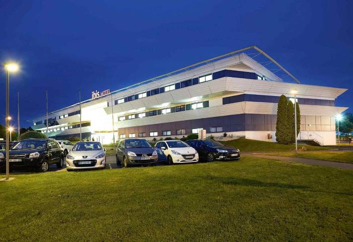 Hôtel pour 3 personnes, avec jardin et piscine, animaux acceptés dans Futuroscope - 3