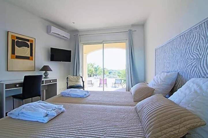 Location de vacances pour 10 personnes, avec jardin et terrasse à Viggianello - 2