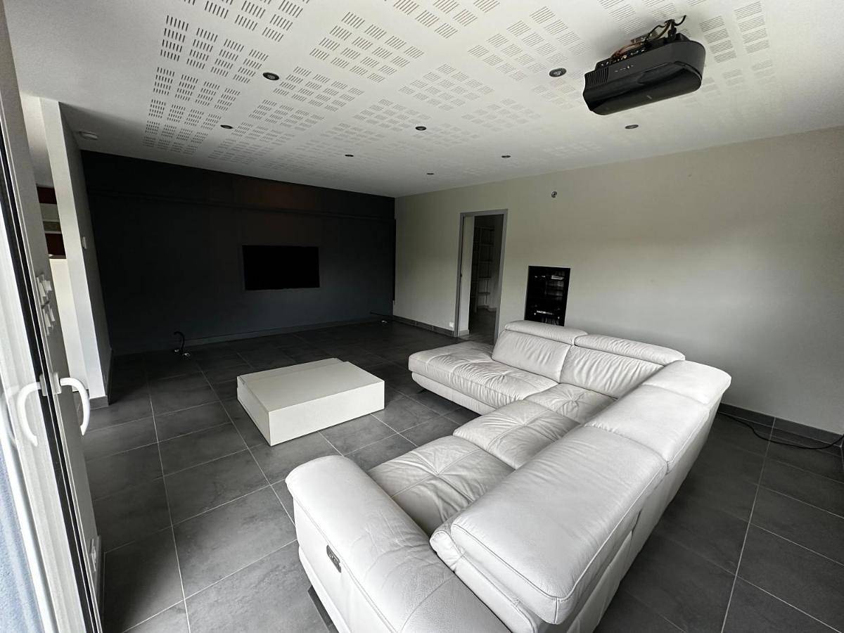 Villa in Villieu-Loyes-Mollon, Ain