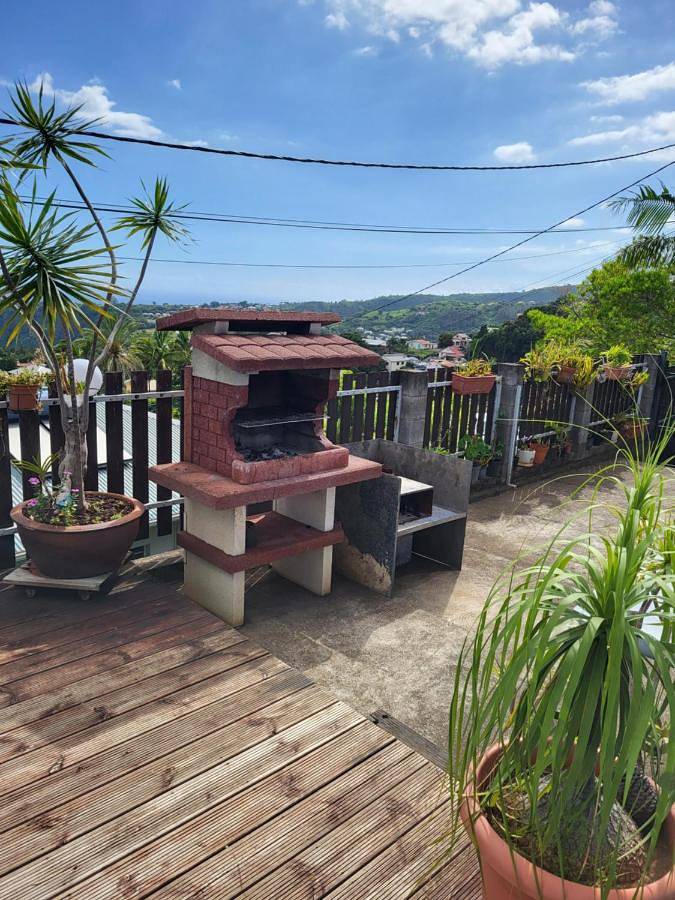 Location de vacances pour 7 personnes, avec vue ainsi que jardin et piscine à Entre-Deux - 4