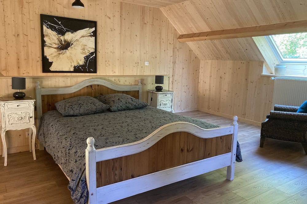 Gîte in the middle of nature with river and wood views in the Morvan region of France in Montigny-Saint-Barthélemy, Región de Montbard