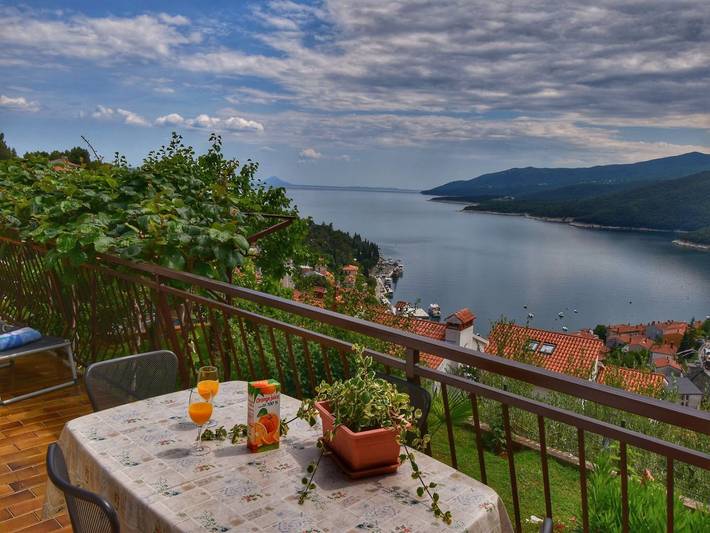 Ferienwohnung für 4 Personen, mit Garten und Balkon, kinderfreundlich in Labin-Rabac