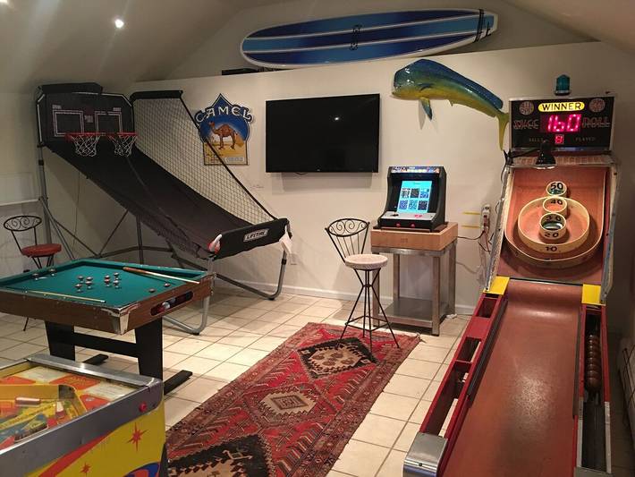 Vacation rental for 12 people, with yard and hot tub in Hampton Bays