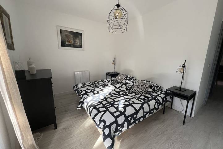 Location de vacances pour 8 personnes, avec jardin et piscine à Valaurie - 2